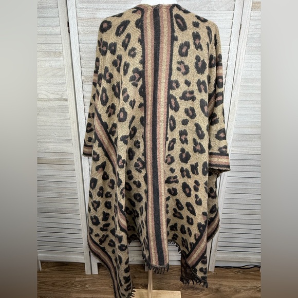 Leopard Print Poncho/Shawl with Fringe Hem Neutral/Black Multi-OSFM - Picture 2 of 2